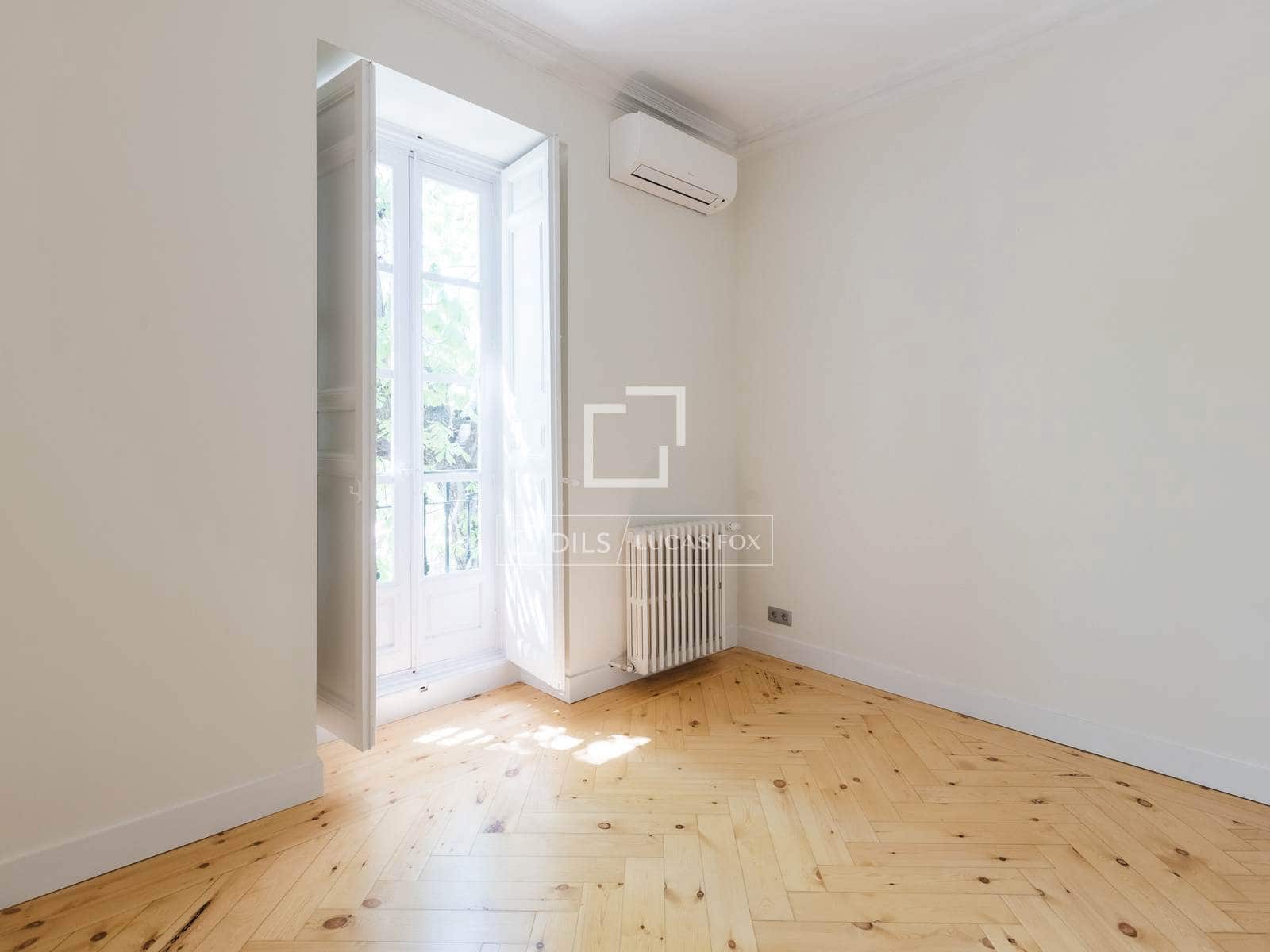 6 bedroom Villa for rent in Madrid city with pool garage - € 3,500 (Ref: 9779150)