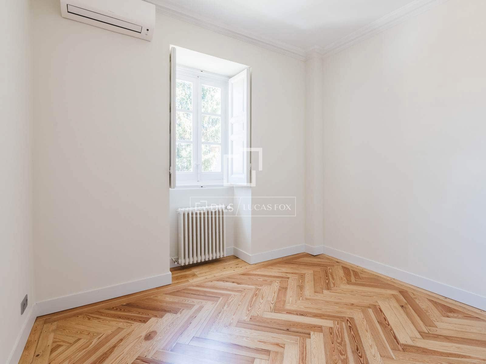 6 bedroom Villa for rent in Madrid city with pool garage - € 3,500 (Ref: 9779150)