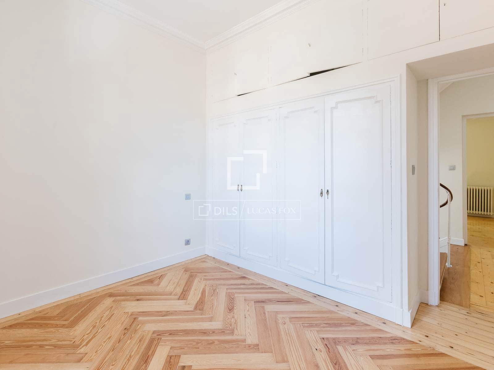 6 bedroom Villa for rent in Madrid city with pool garage - € 3,500 (Ref: 9779150)