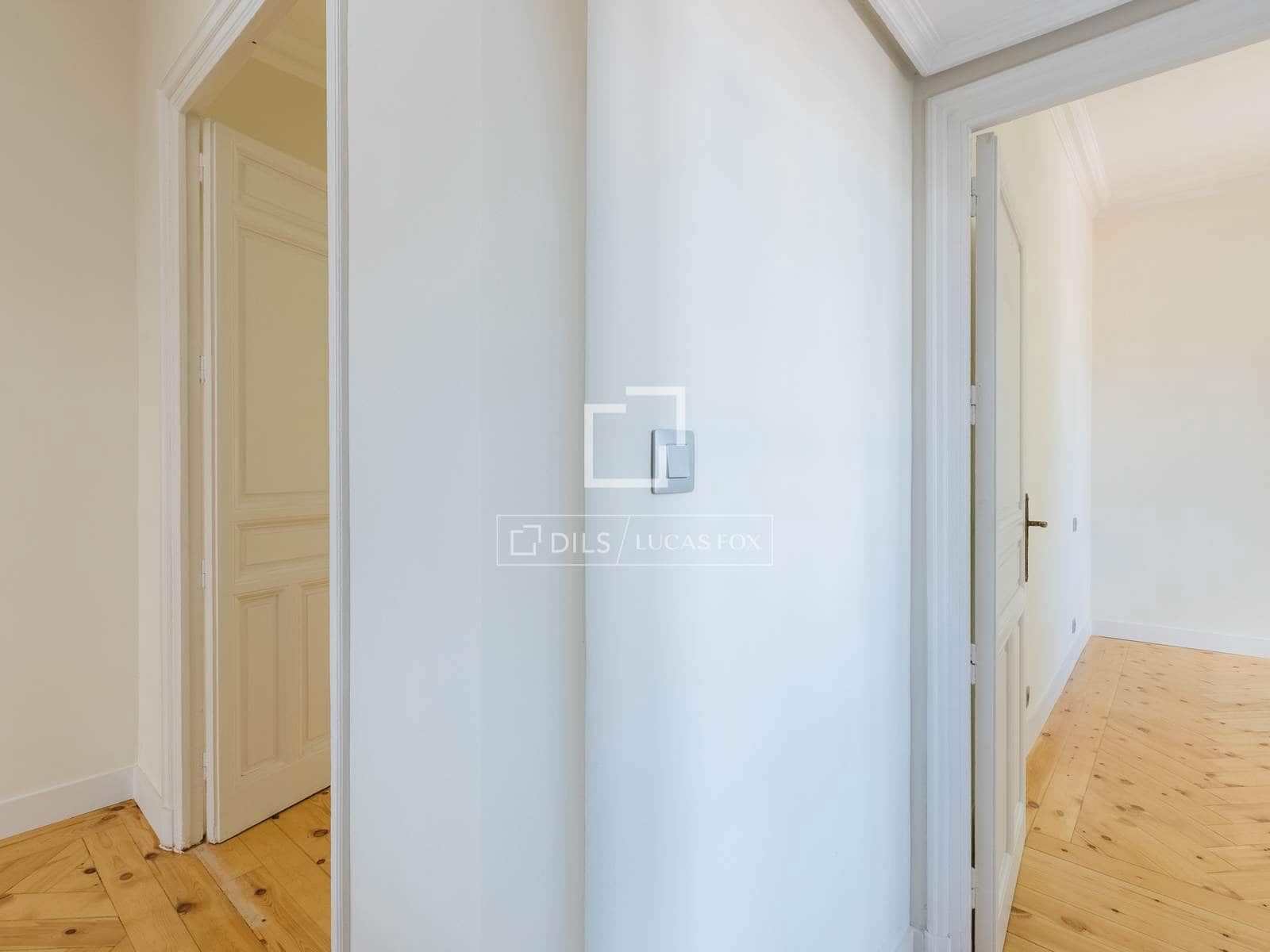 6 bedroom Villa for rent in Madrid city with pool garage - € 3,500 (Ref: 9779150)