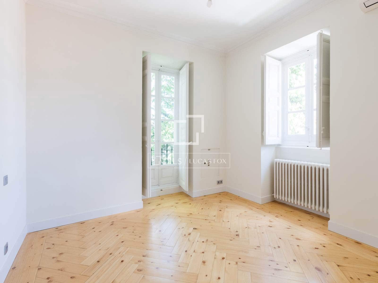 6 bedroom Villa for rent in Madrid city with pool garage - € 3,500 (Ref: 9779150)