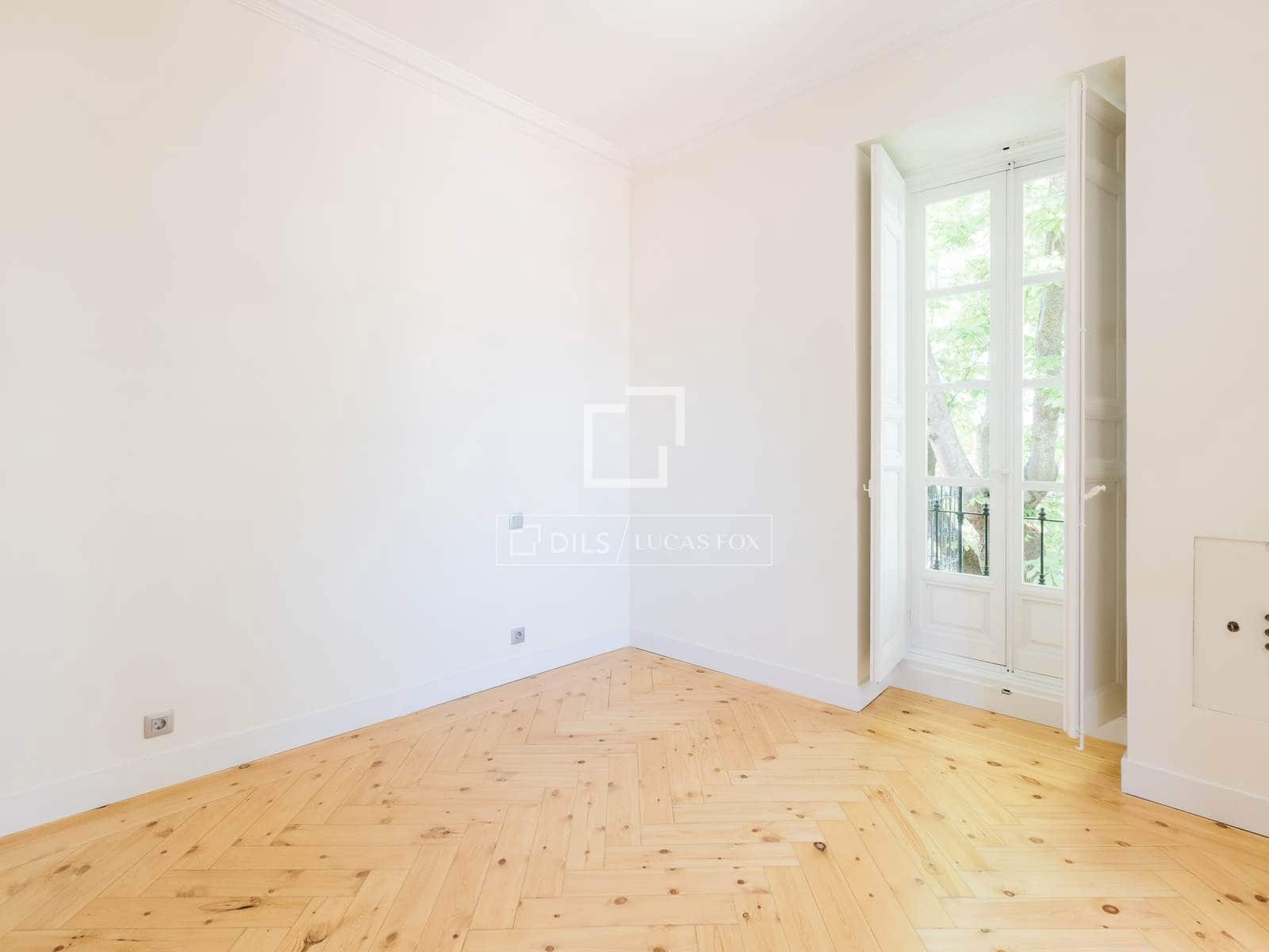 6 bedroom Villa for rent in Madrid city with pool garage - € 3,500 (Ref: 9779150)