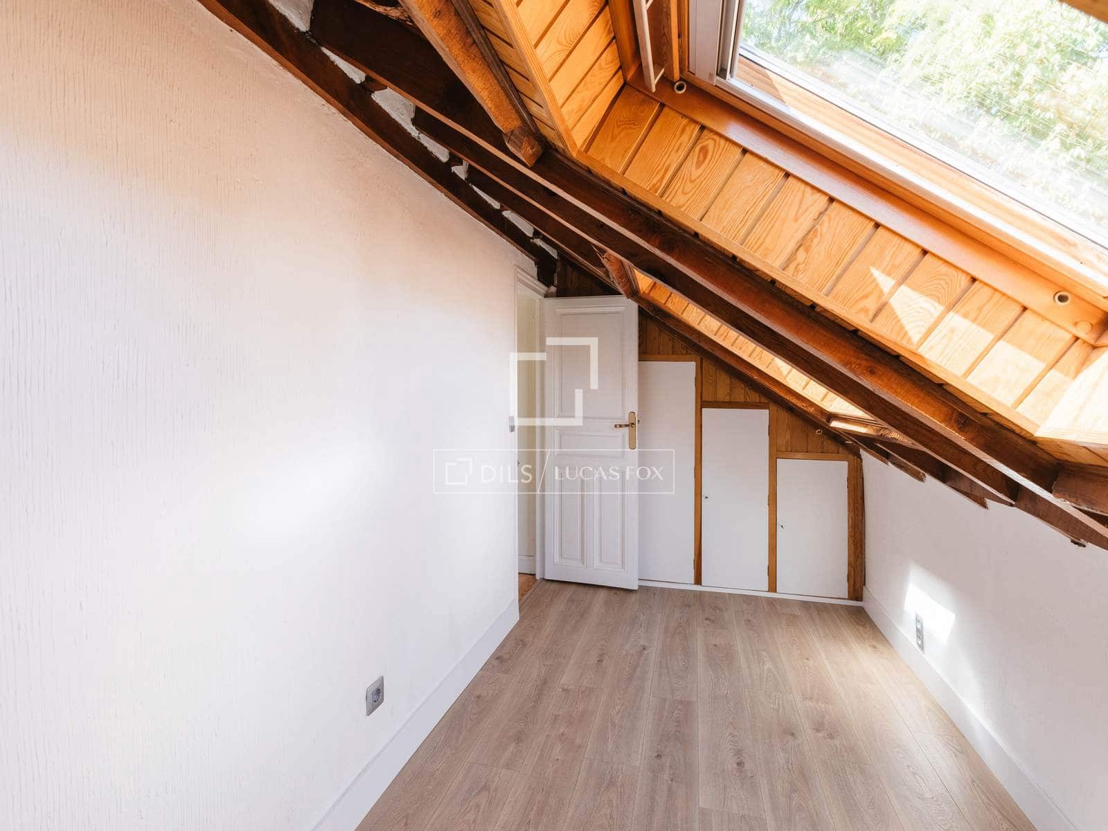 6 bedroom Villa for rent in Madrid city with pool garage - € 3,500 (Ref: 9779150)