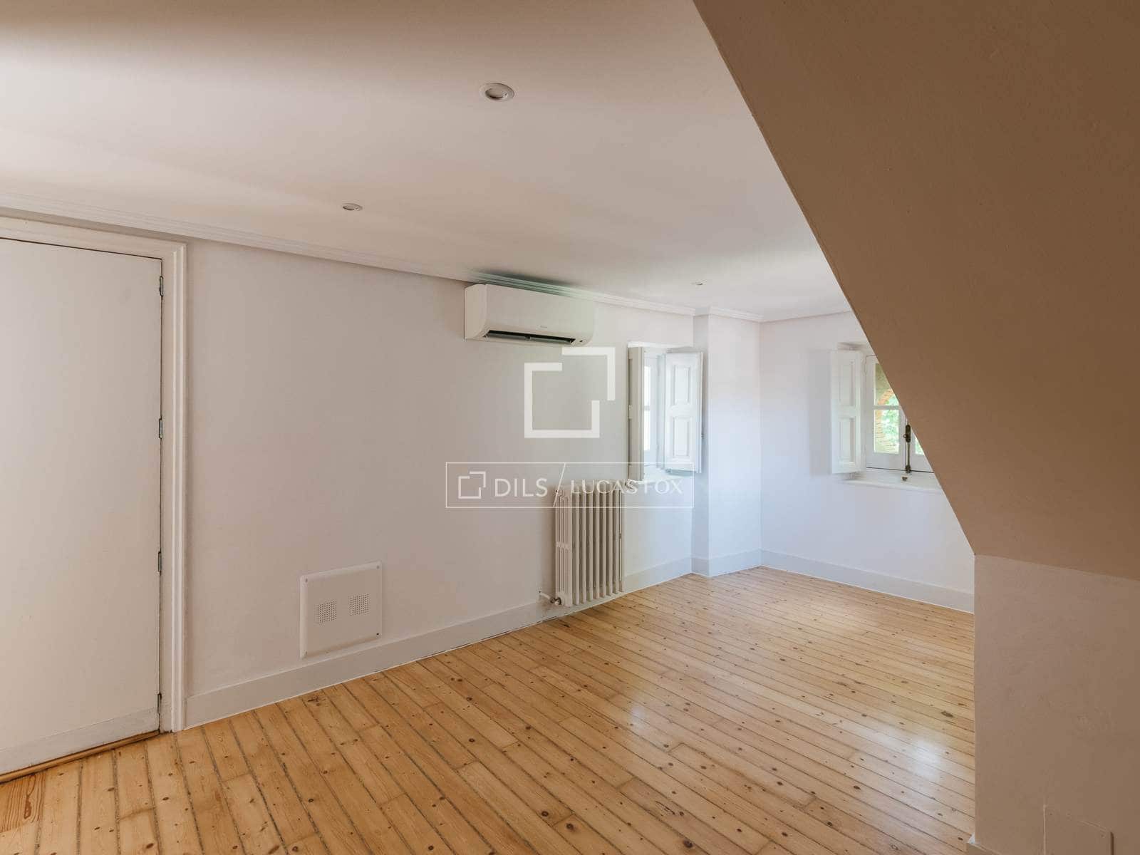 6 bedroom Villa for rent in Madrid city with pool garage - € 3,500 (Ref: 9779150)