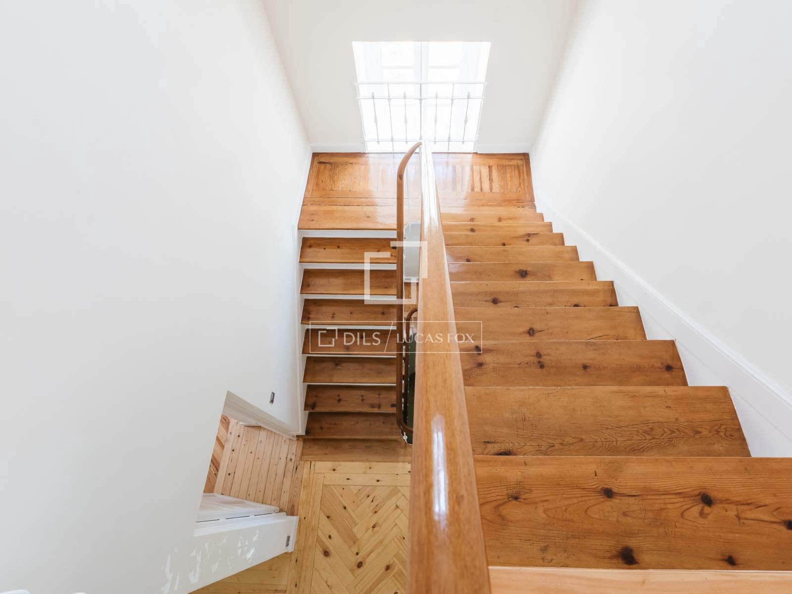 6 bedroom Villa for rent in Madrid city with pool garage - € 3,500 (Ref: 9779150)