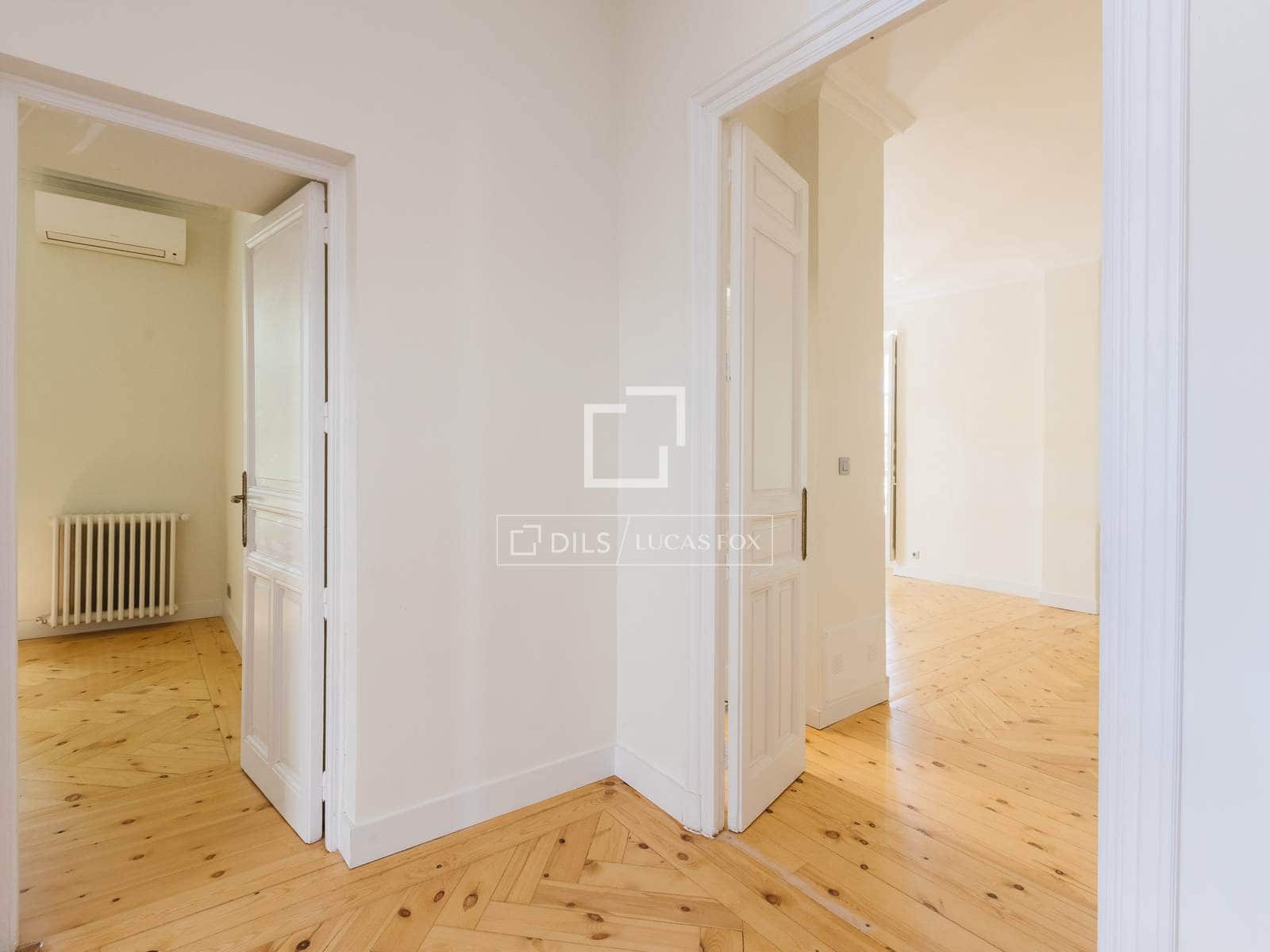 6 bedroom Villa for rent in Madrid city with pool garage - € 3,500 (Ref: 9779150)