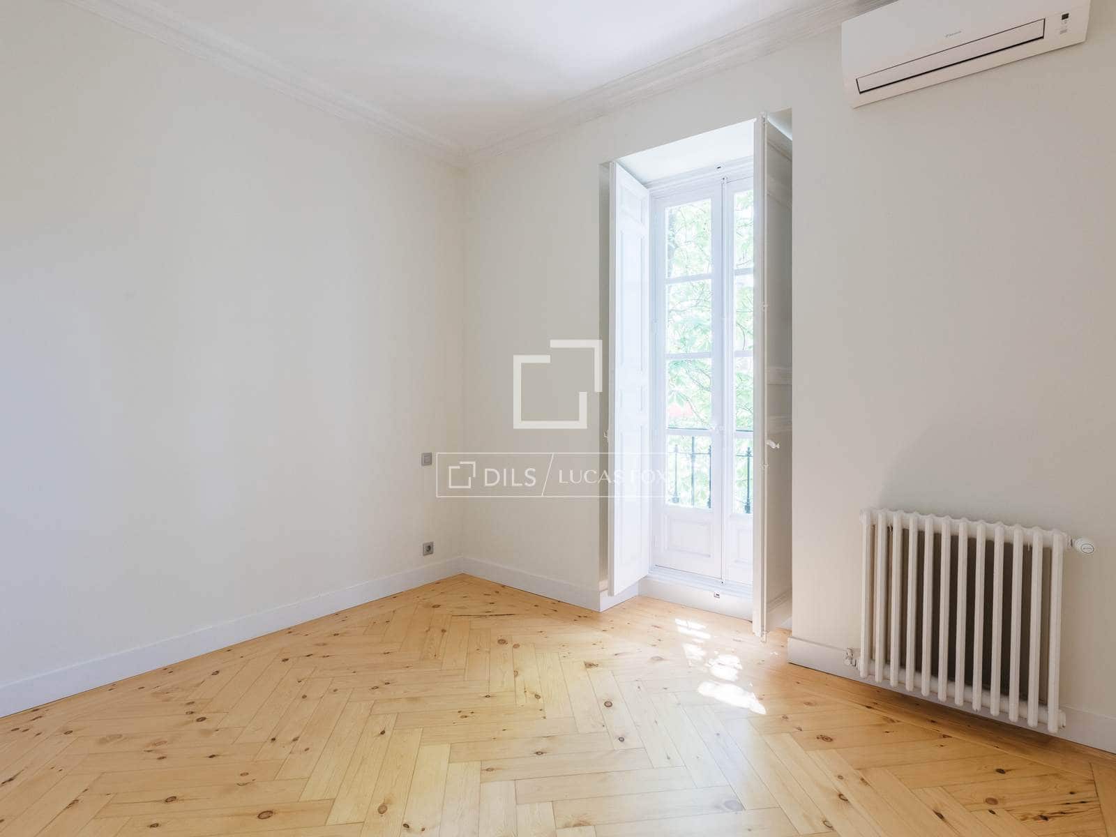 6 bedroom Villa for rent in Madrid city with pool garage - € 3,500 (Ref: 9779150)