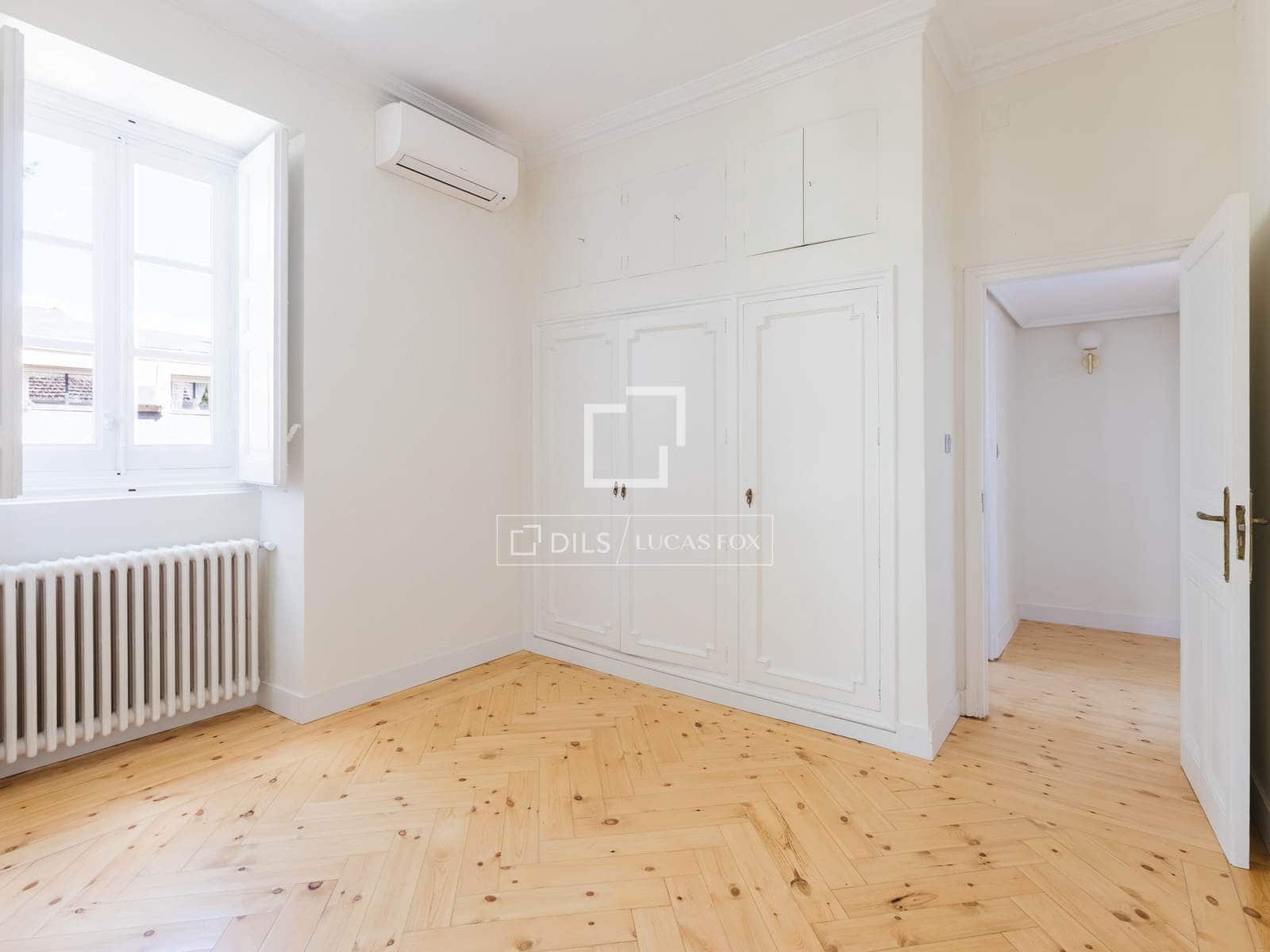 6 bedroom Villa for rent in Madrid city with pool garage - € 3,500 (Ref: 9779150)