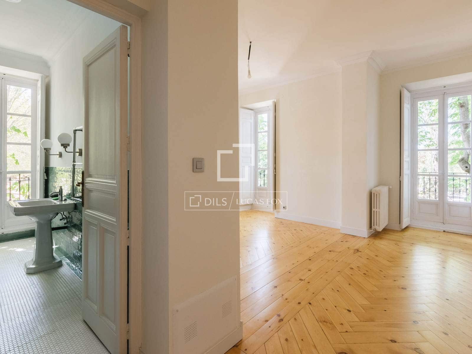 6 bedroom Villa for rent in Madrid city with pool garage - € 3,500 (Ref: 9779150)