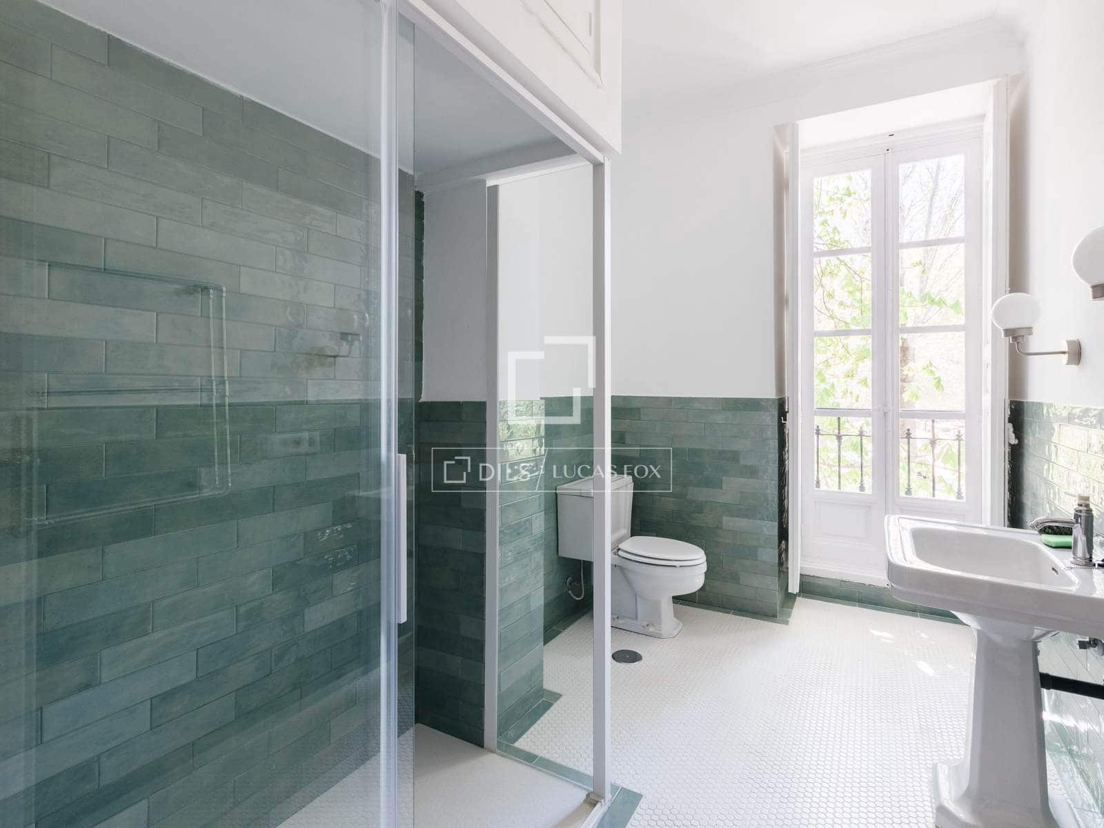 6 bedroom Villa for rent in Madrid city with pool garage - € 3,500 (Ref: 9779150)