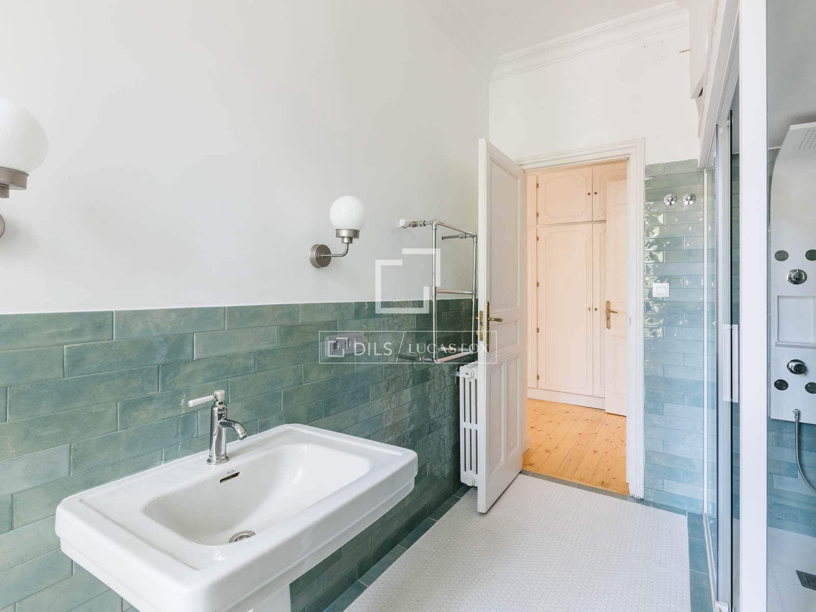 6 bedroom Villa for rent in Madrid city with pool garage - € 3,500 (Ref: 9779150)