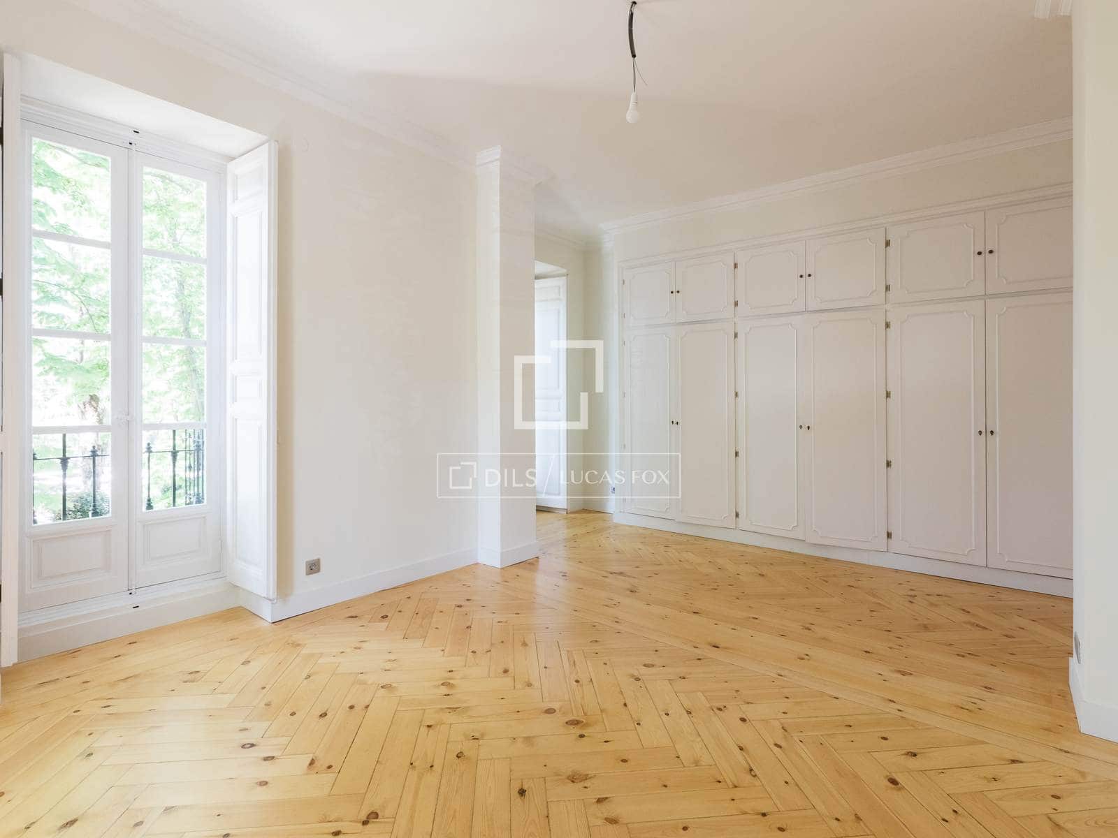 6 bedroom Villa for rent in Madrid city with pool garage - € 3,500 (Ref: 9779150)