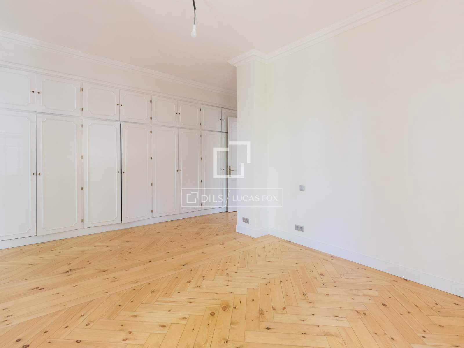 6 bedroom Villa for rent in Madrid city with pool garage - € 3,500 (Ref: 9779150)