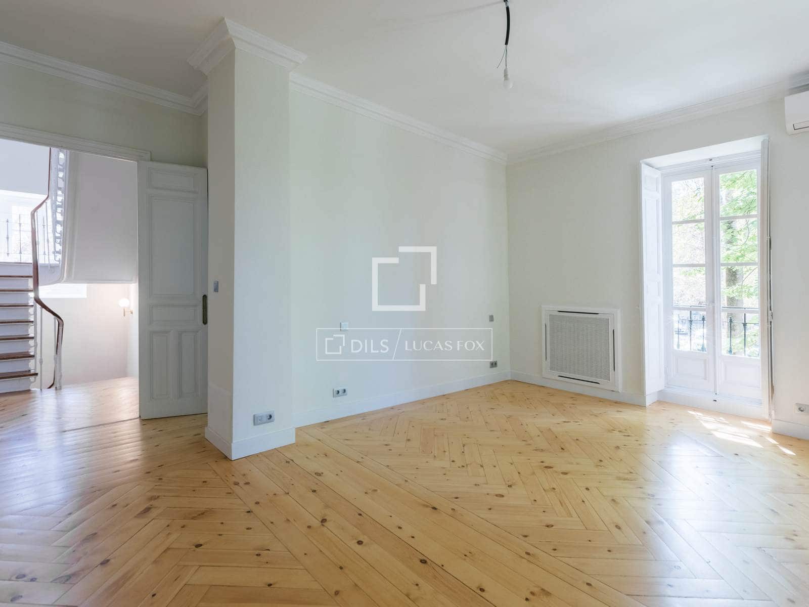 6 bedroom Villa for rent in Madrid city with pool garage - € 3,500 (Ref: 9779150)