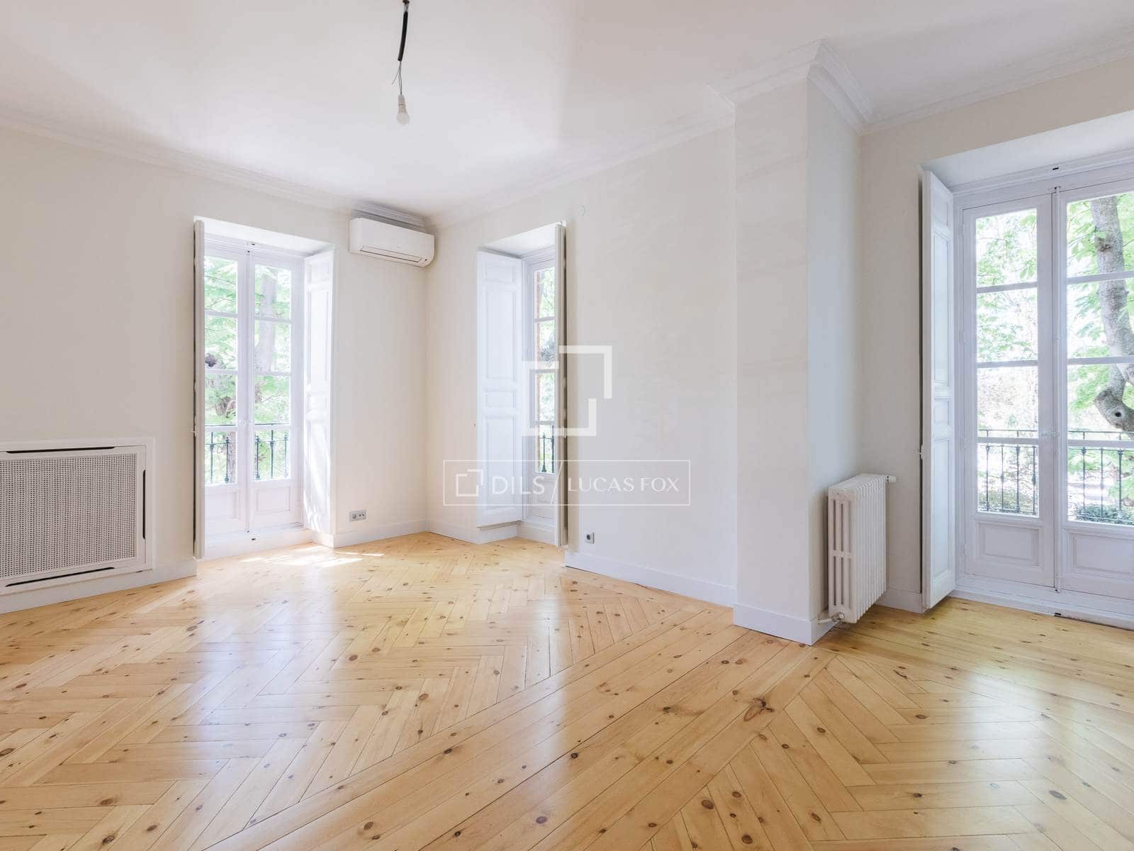 6 bedroom Villa for rent in Madrid city with pool garage - € 3,500 (Ref: 9779150)