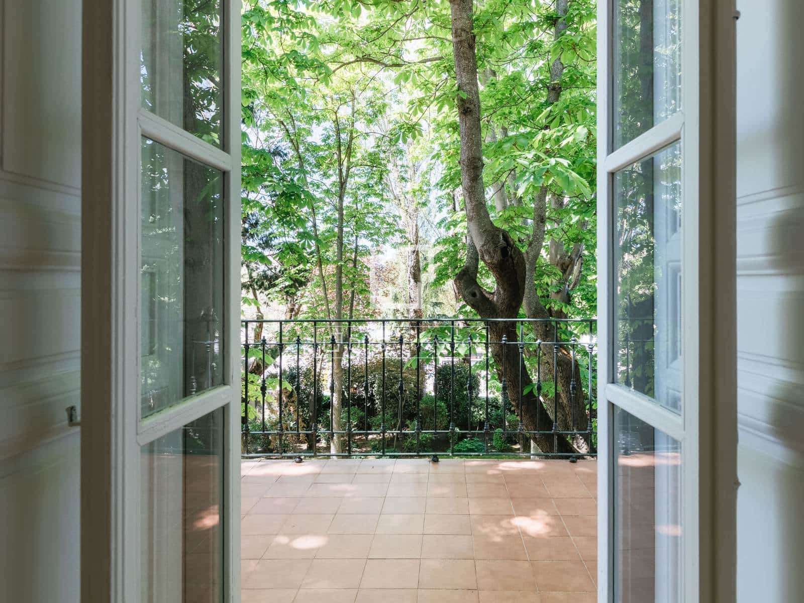 6 bedroom Villa for rent in Madrid city with pool garage - € 3,500 (Ref: 9779150)