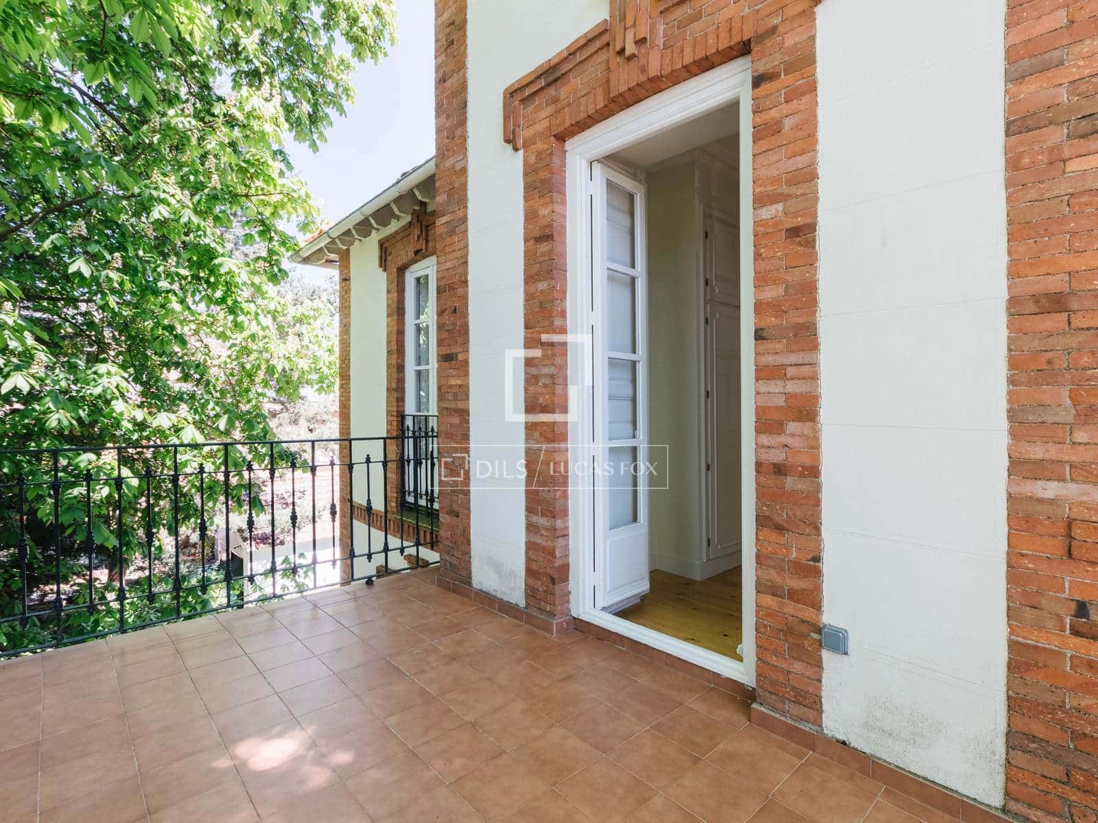 6 bedroom Villa for rent in Madrid city with pool garage - € 3,500 (Ref: 9779150)