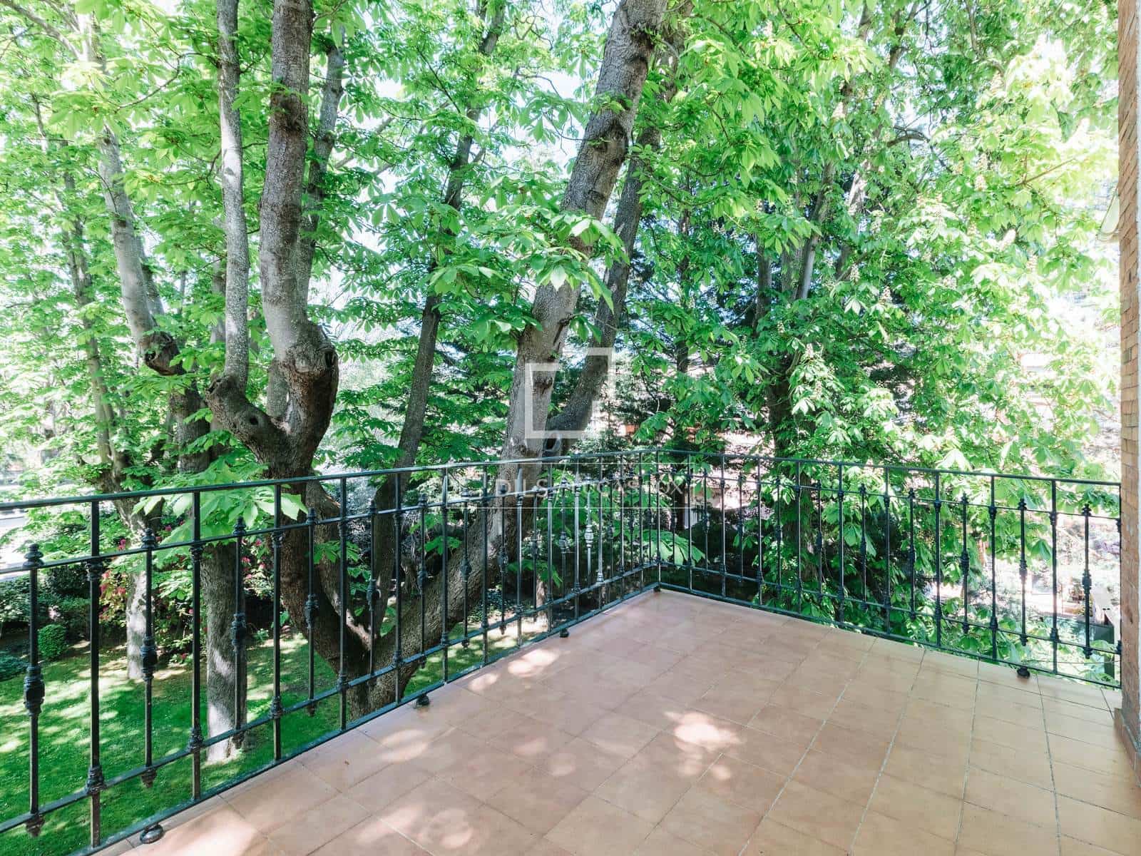 6 bedroom Villa for rent in Madrid city with pool garage - € 3,500 (Ref: 9779150)