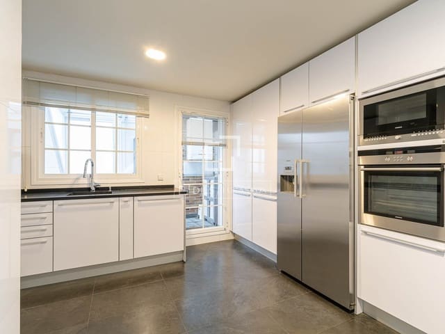 4 soveværelse Lejlighed til salg i Majadahonda med swimmingpool garage - € 1.335.000 (Ref: 9780820)