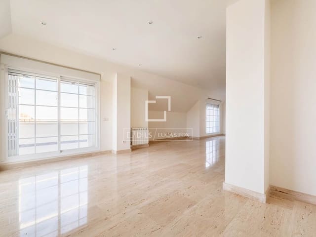 4 sypialnia Penthouse na sprzedaż w Majadahonda z basenem garażem - 1 335 000 € (Ref: 9780820)