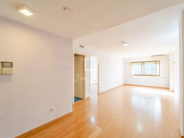 1 slaapkamer Appartement te koop in Valencia stad - € 320.000 (Ref: 9780821)