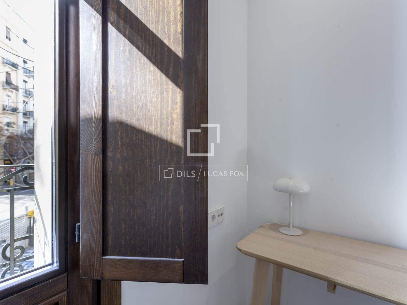 2 slaapkamer Appartement te huur in Valencia stad - € 2.300 (Ref: 9781334)