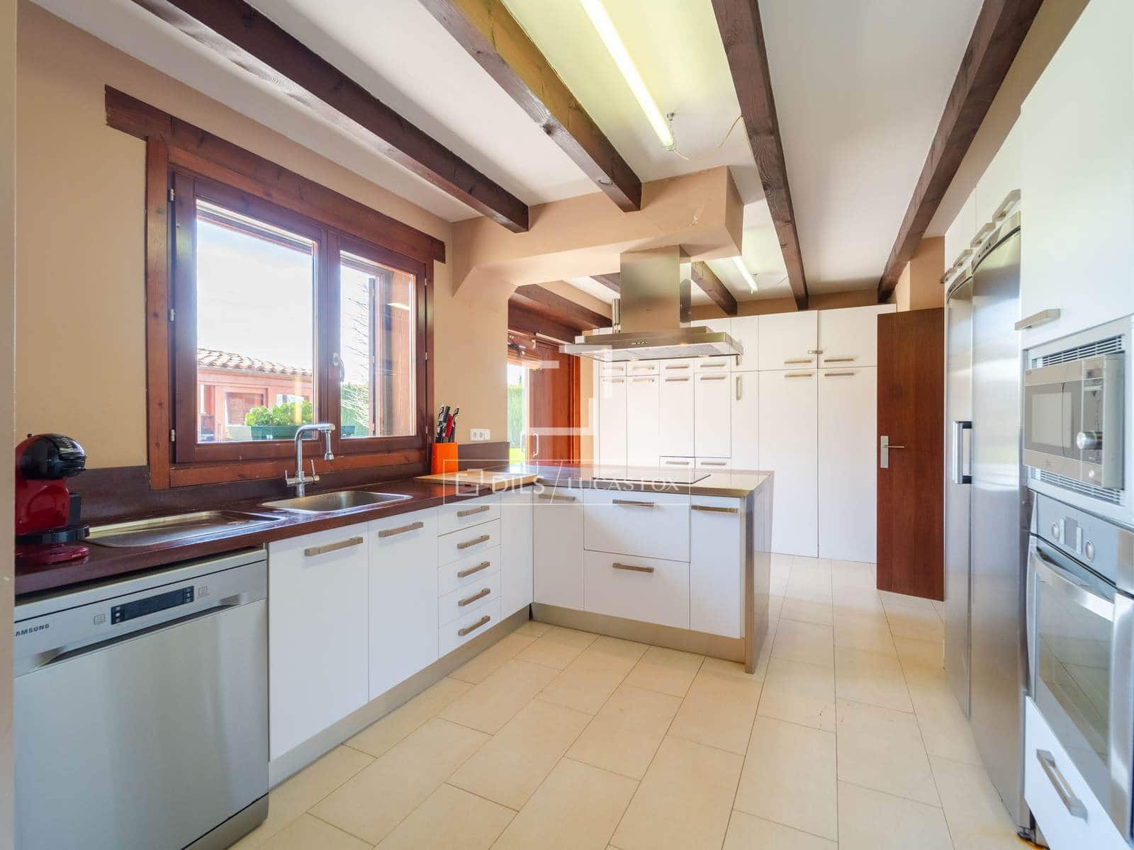 4 soveværelse Villa til salg i Requena med swimmingpool garage - € 880.000 (Ref: 9781335)