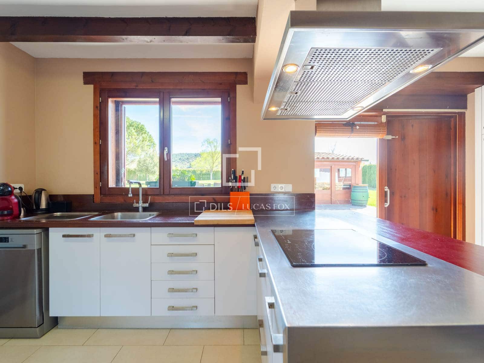 4 soveværelse Villa til salg i Requena med swimmingpool garage - € 880.000 (Ref: 9781335)