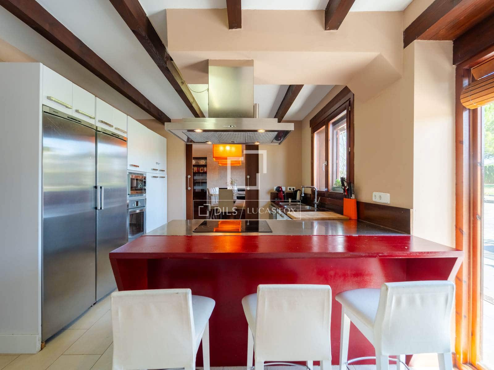 4 soveværelse Villa til salg i Requena med swimmingpool garage - € 880.000 (Ref: 9781335)