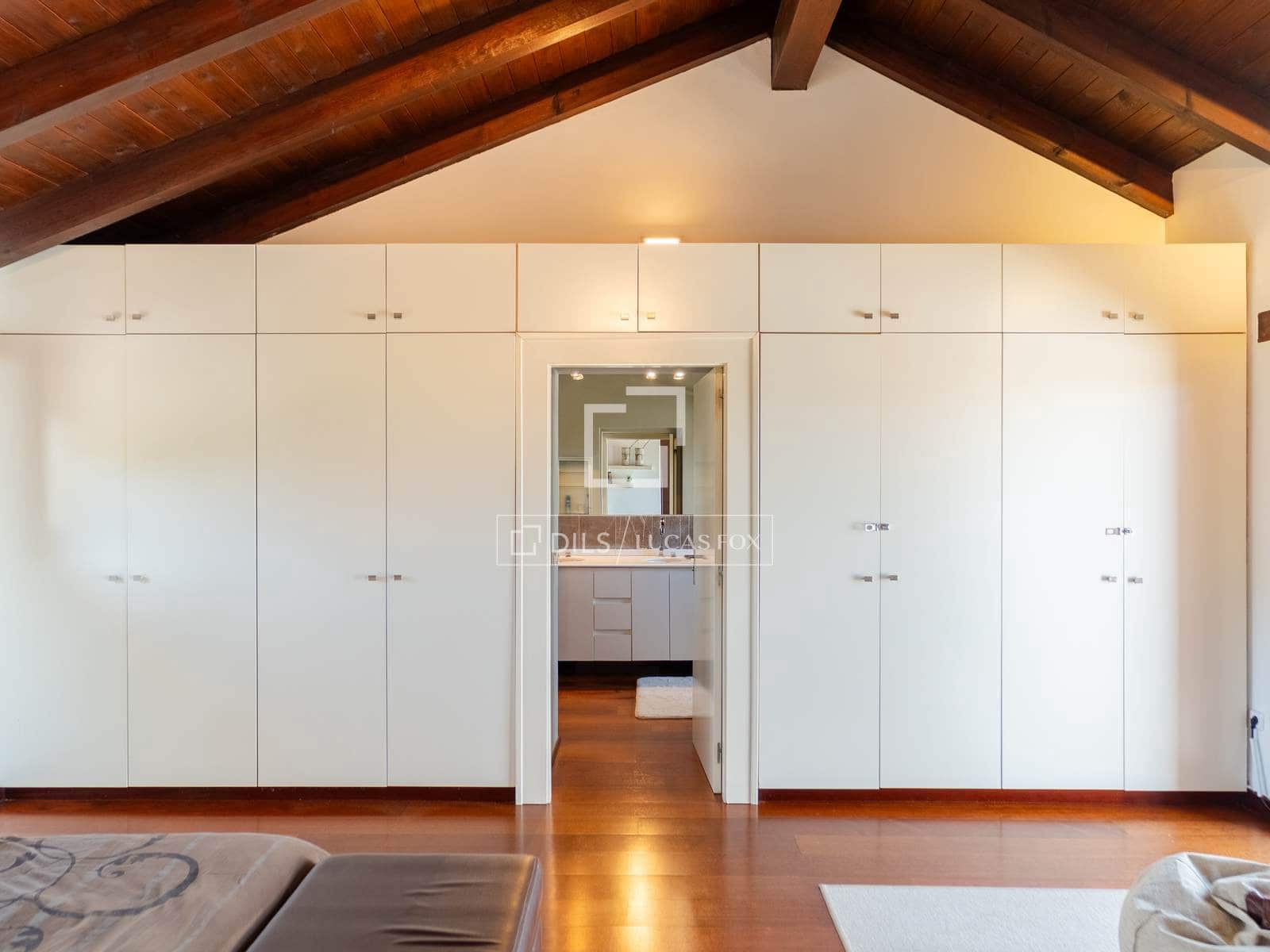 4 soveværelse Villa til salg i Requena med swimmingpool garage - € 880.000 (Ref: 9781335)