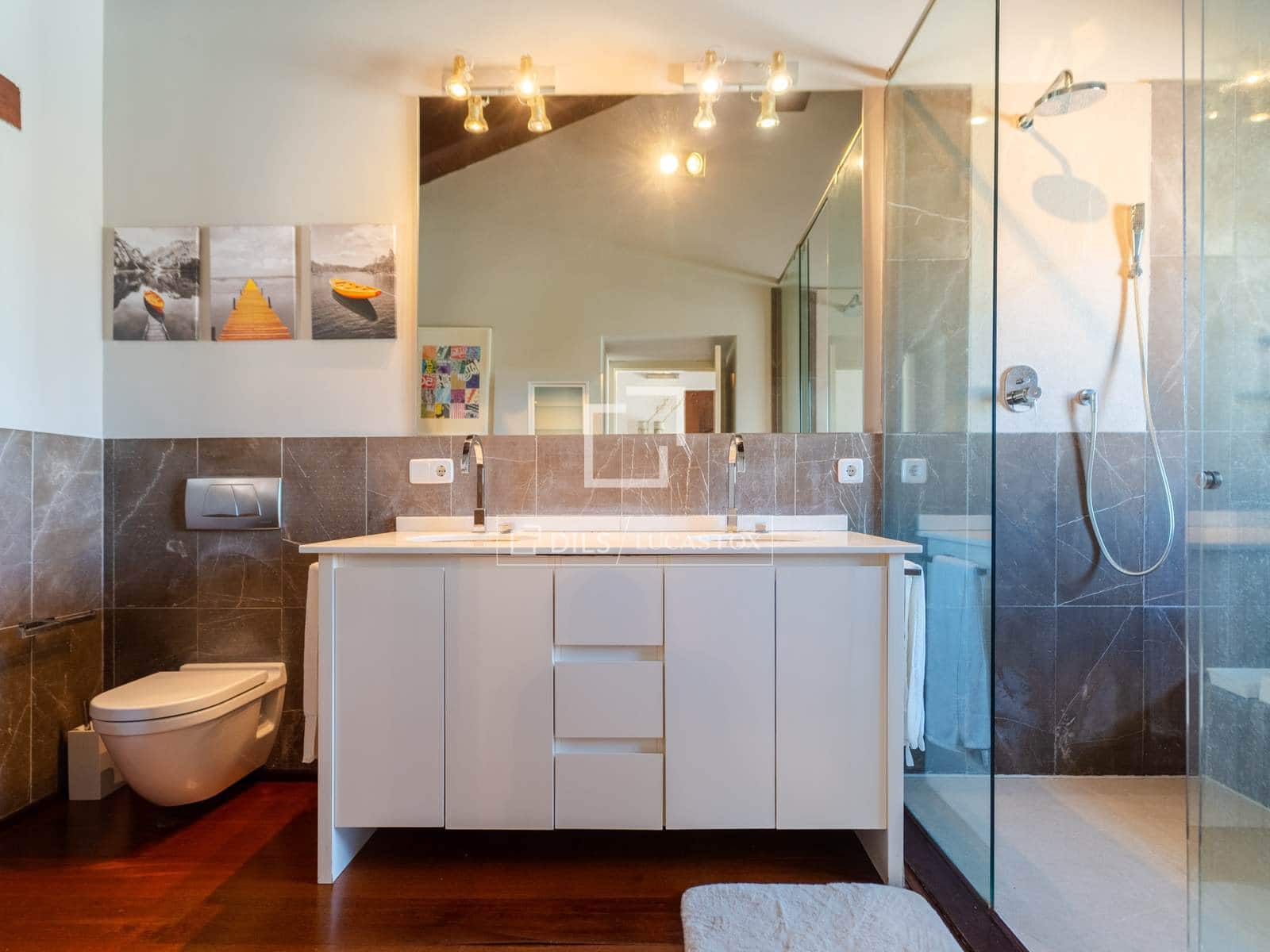 4 soveværelse Villa til salg i Requena med swimmingpool garage - € 880.000 (Ref: 9781335)