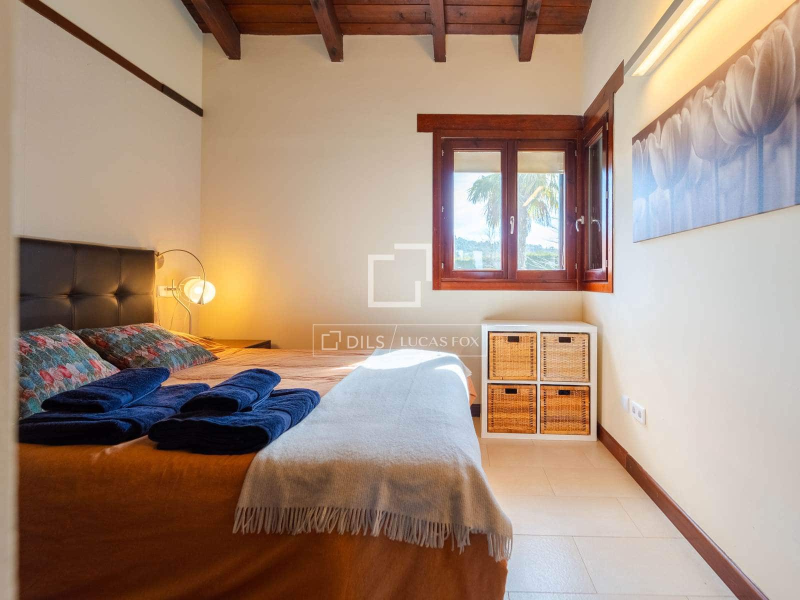 4 soveværelse Villa til salg i Requena med swimmingpool garage - € 880.000 (Ref: 9781335)