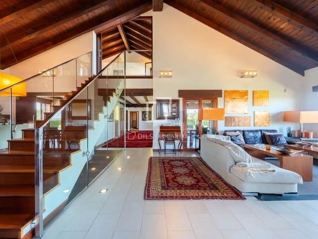 4 soveværelse Villa til salg i Requena med swimmingpool garage - € 880.000 (Ref: 9781335)