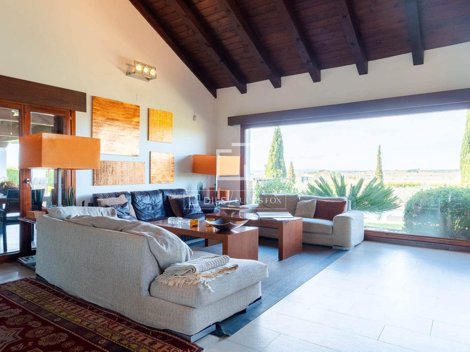 4 soveværelse Villa til salg i Requena med swimmingpool garage - € 880.000 (Ref: 9781335)