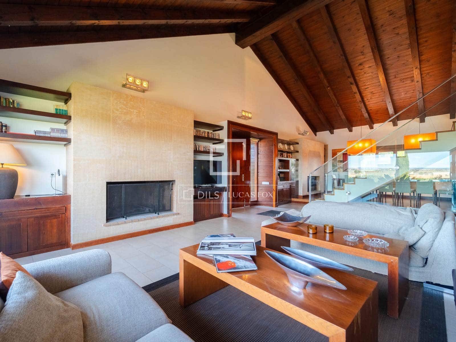 4 soveværelse Villa til salg i Requena med swimmingpool garage - € 880.000 (Ref: 9781335)