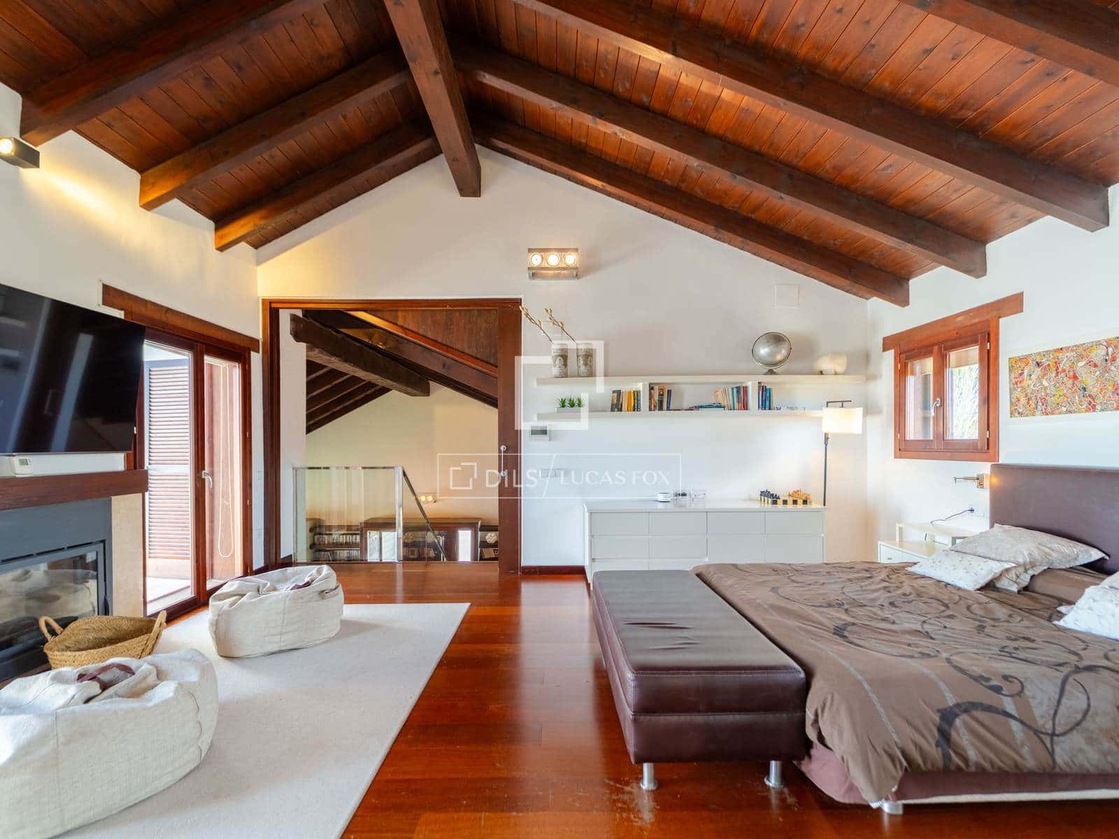 4 soveværelse Villa til salg i Requena med swimmingpool garage - € 880.000 (Ref: 9781335)