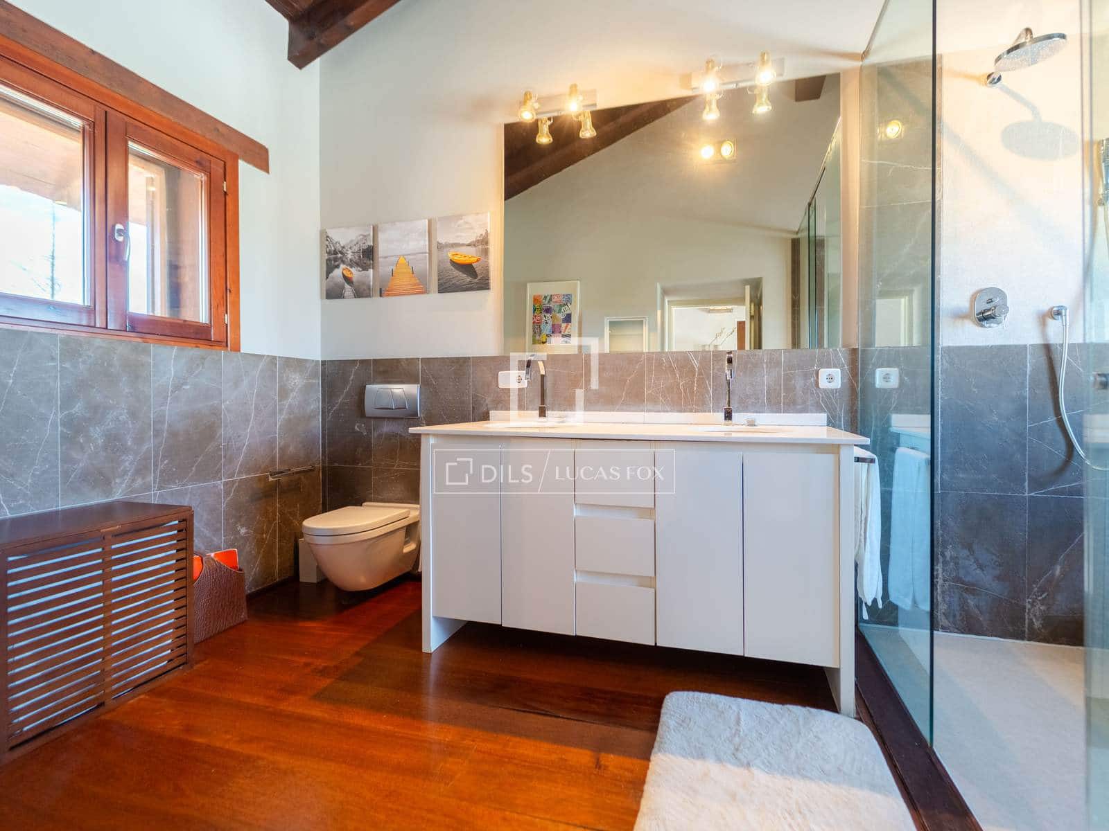 4 soveværelse Villa til salg i Requena med swimmingpool garage - € 880.000 (Ref: 9781335)