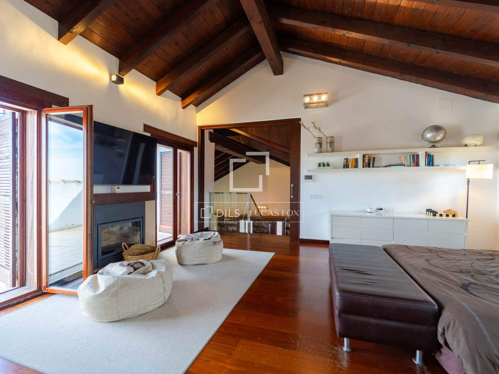 4 soveværelse Villa til salg i Requena med swimmingpool garage - € 880.000 (Ref: 9781335)