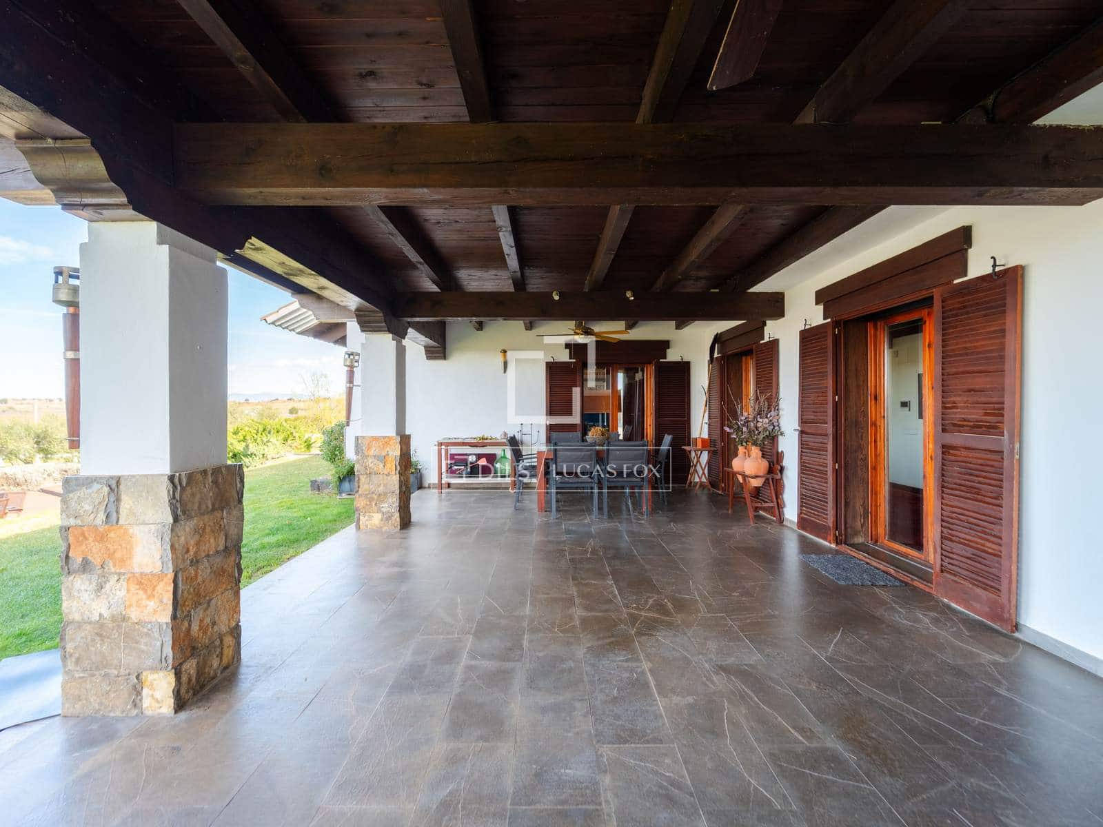 4 soveværelse Villa til salg i Requena med swimmingpool garage - € 880.000 (Ref: 9781335)