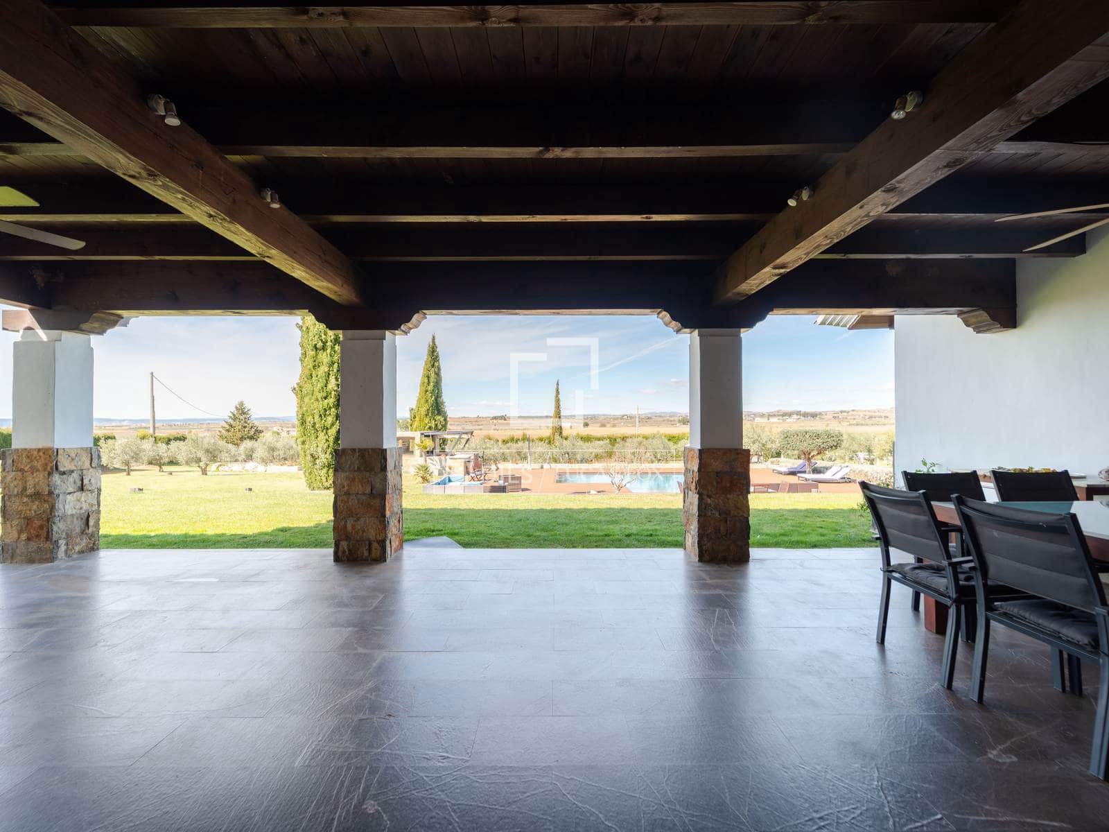 4 soveværelse Villa til salg i Requena med swimmingpool garage - € 880.000 (Ref: 9781335)