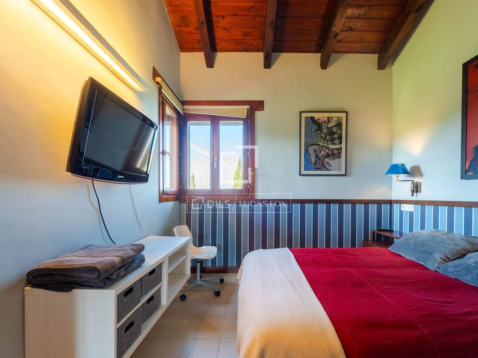 4 soveværelse Villa til salg i Requena med swimmingpool garage - € 880.000 (Ref: 9781335)