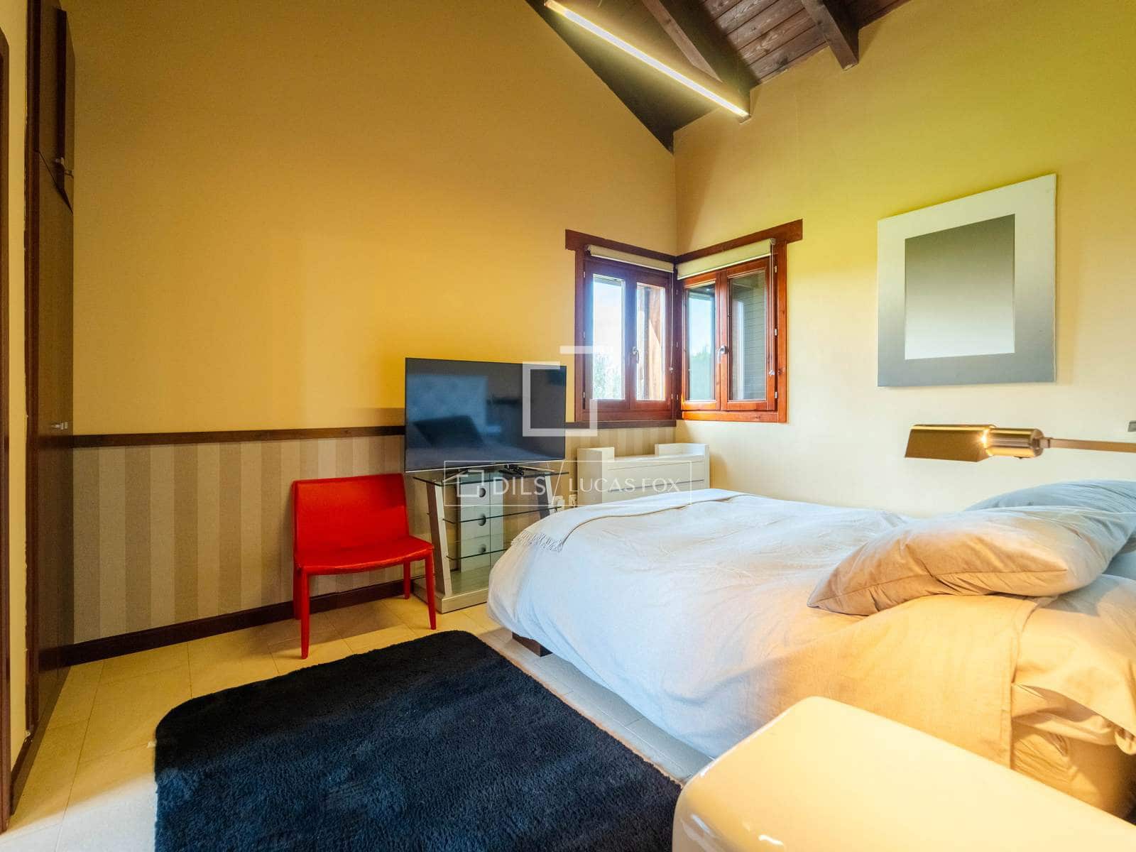 4 soveværelse Villa til salg i Requena med swimmingpool garage - € 880.000 (Ref: 9781335)