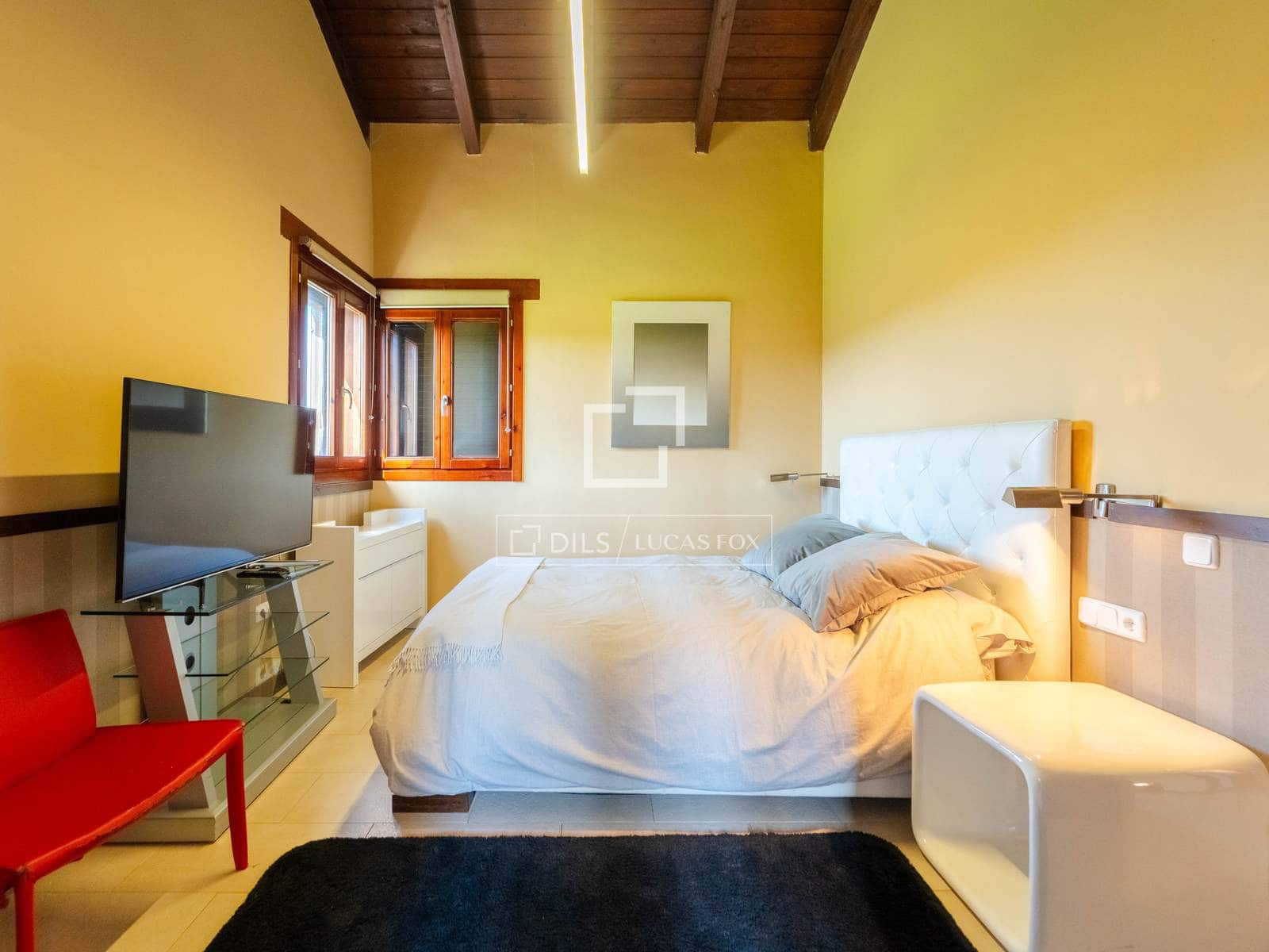 4 soveværelse Villa til salg i Requena med swimmingpool garage - € 880.000 (Ref: 9781335)