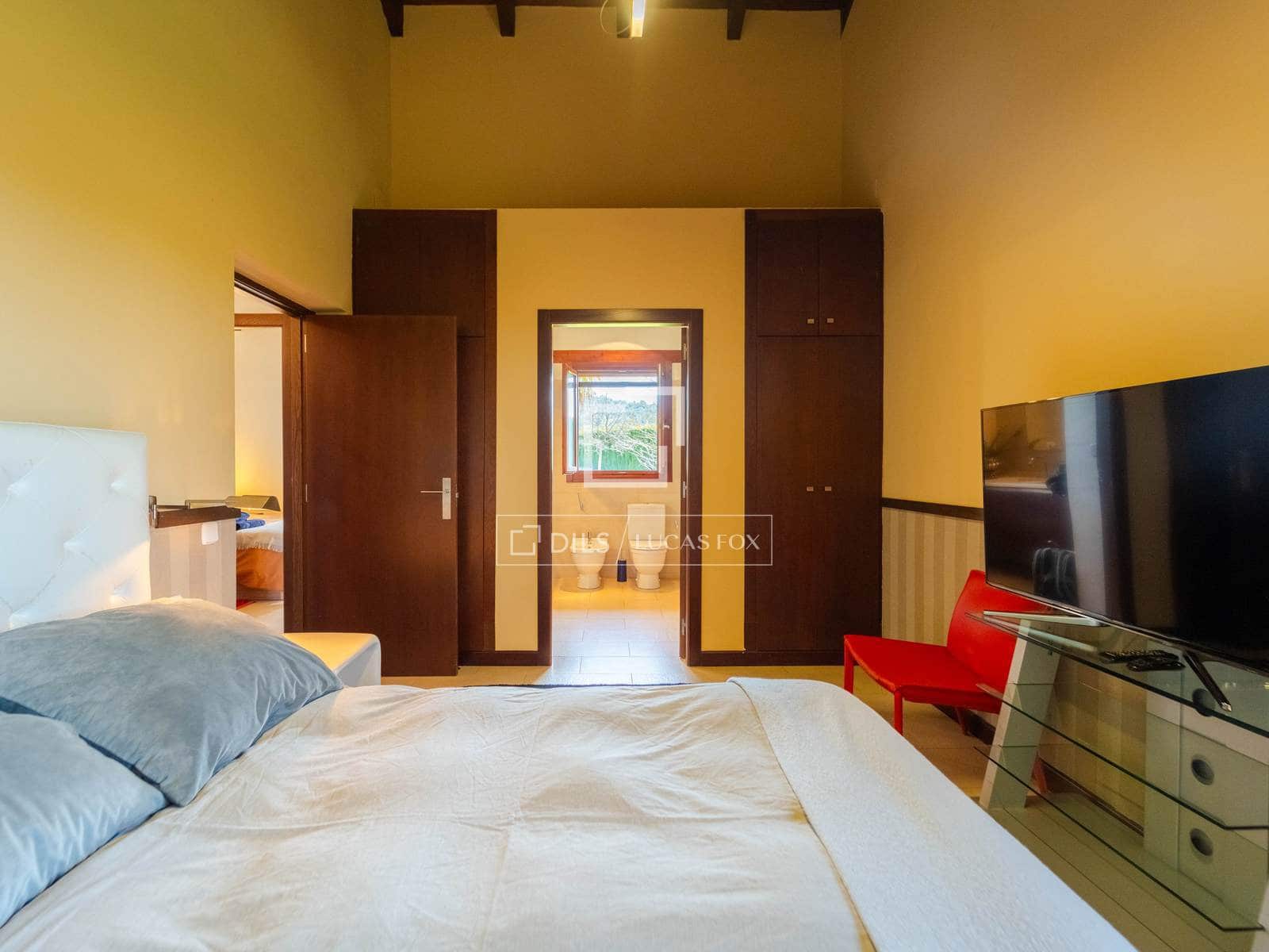 4 soveværelse Villa til salg i Requena med swimmingpool garage - € 880.000 (Ref: 9781335)