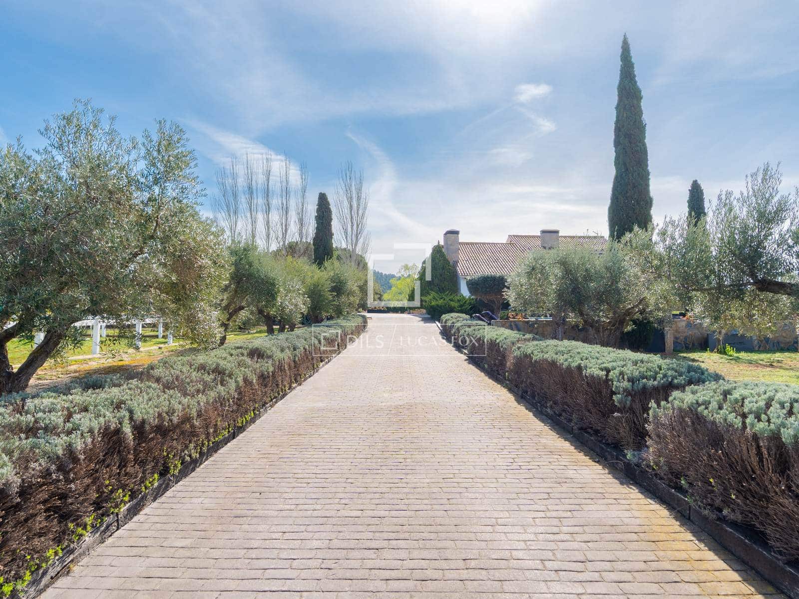 4 soveværelse Villa til salg i Requena med swimmingpool garage - € 880.000 (Ref: 9781335)