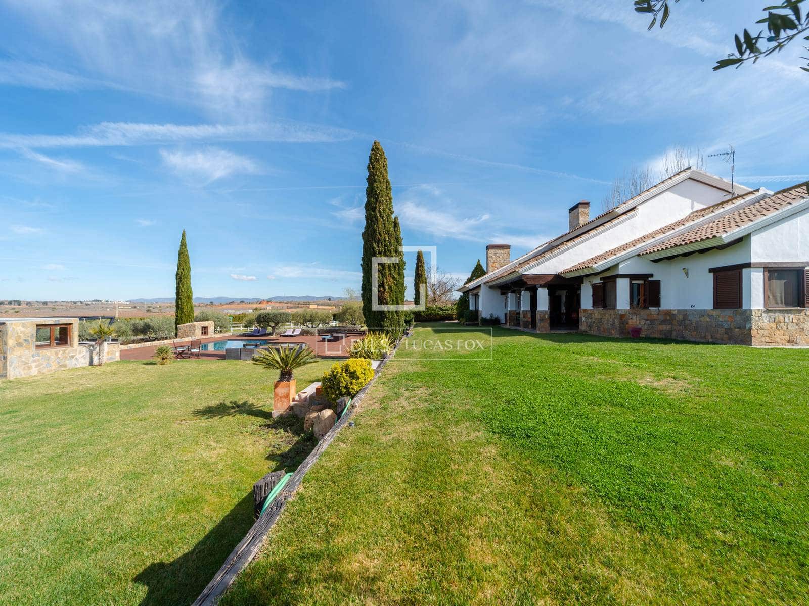 4 soveværelse Villa til salg i Requena med swimmingpool garage - € 880.000 (Ref: 9781335)