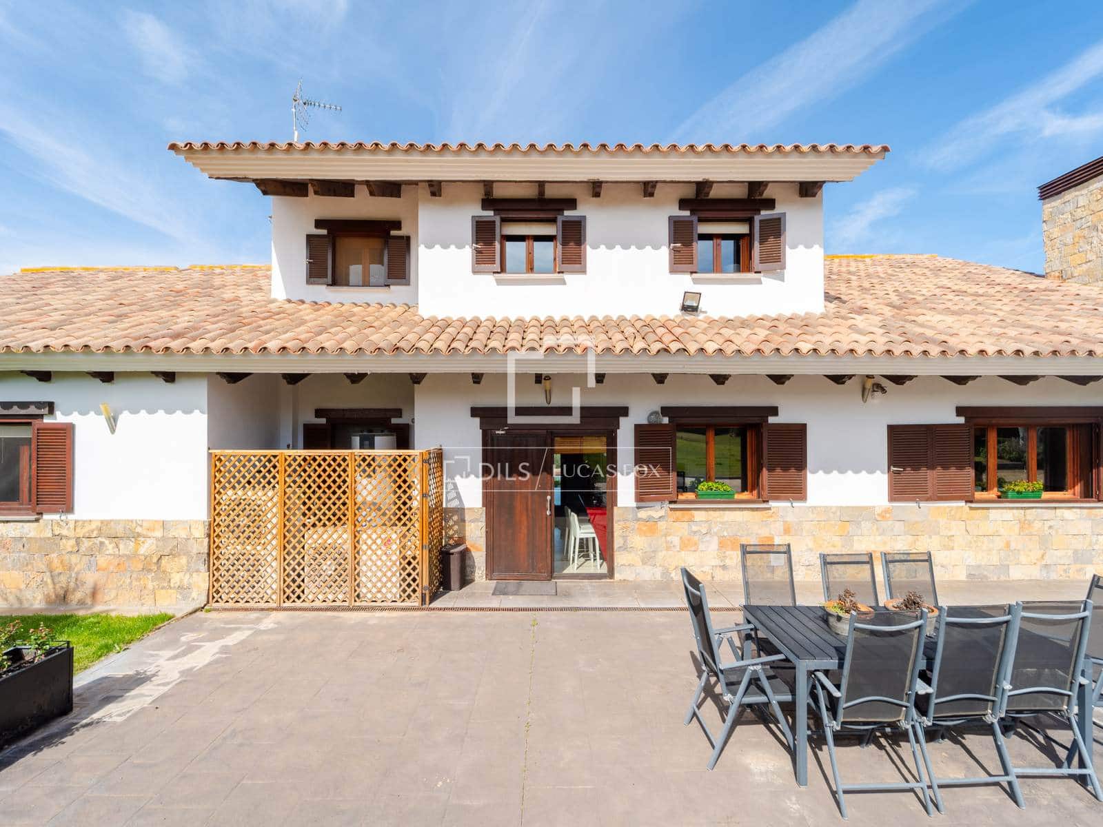 4 soveværelse Villa til salg i Requena med swimmingpool garage - € 880.000 (Ref: 9781335)