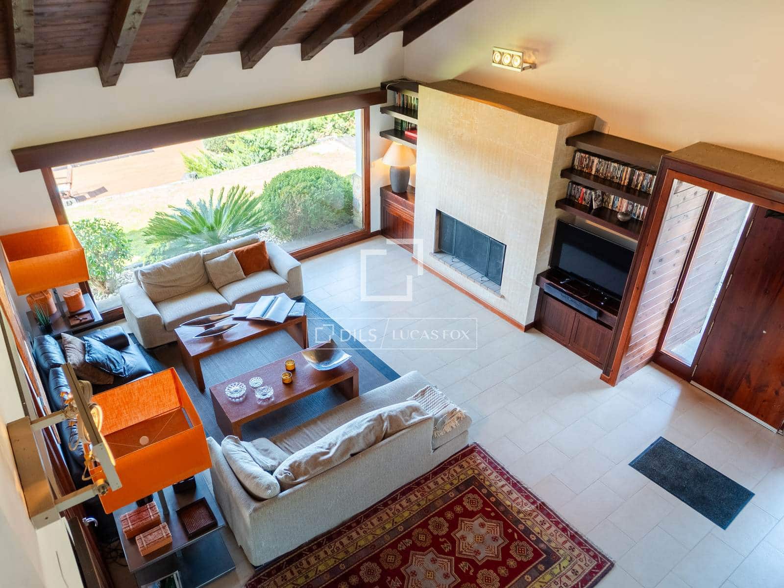 4 soveværelse Villa til salg i Requena med swimmingpool garage - € 880.000 (Ref: 9781335)