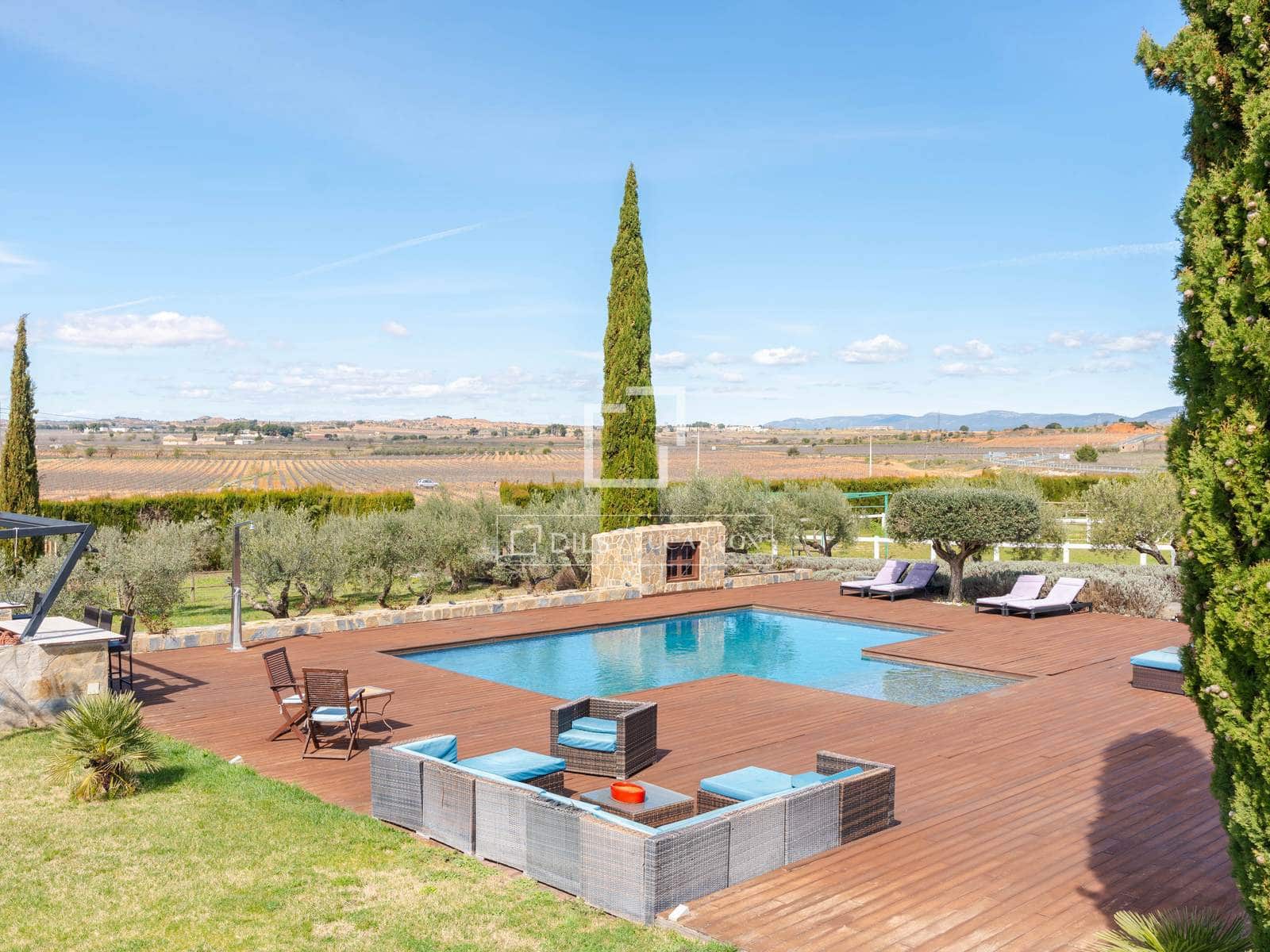 4 soveværelse Villa til salg i Requena med swimmingpool garage - € 880.000 (Ref: 9781335)