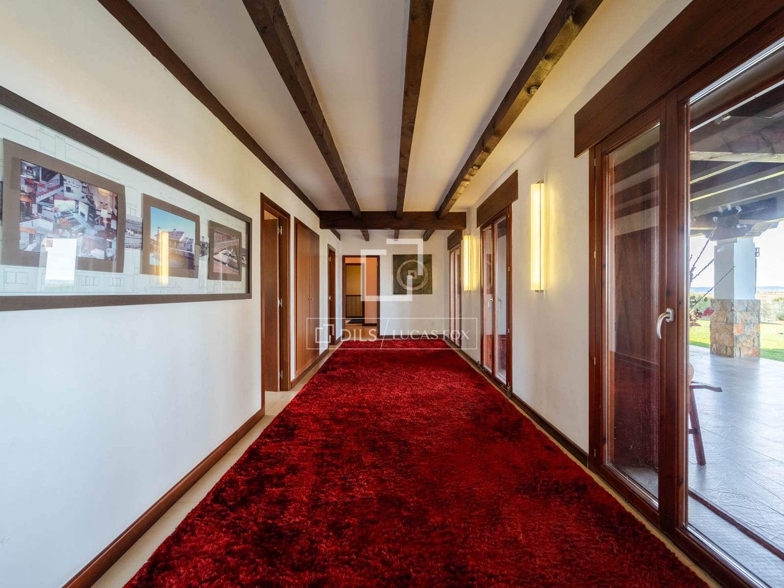 4 soveværelse Villa til salg i Requena med swimmingpool garage - € 880.000 (Ref: 9781335)